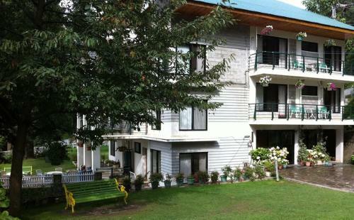 Hotel Summer Retreat