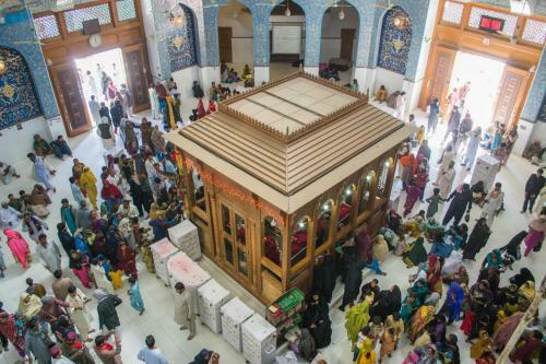 Hotel Sehwan Divine