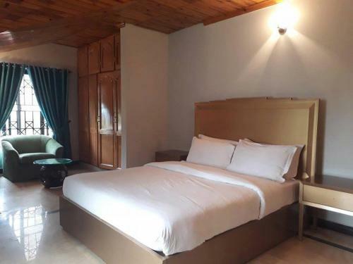 Hostal The Mont Calm
