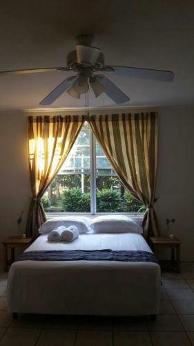 Hotel Island Roots Hostel