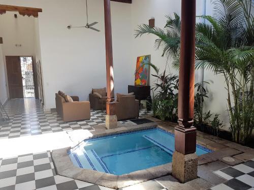 Lovely New-build Colonial House With Plunge Pool