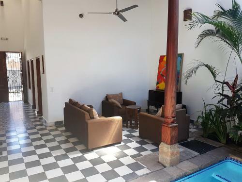 Lovely New-build Colonial House With Plunge Pool