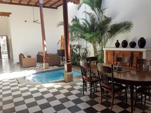 Lovely New-build Colonial House With Plunge Pool