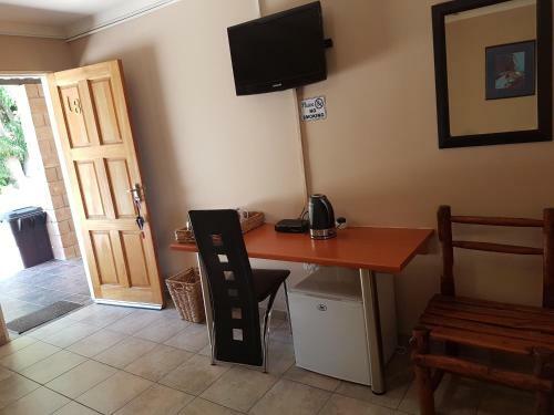 Oshandira Lodge