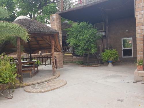 Oshandira Lodge