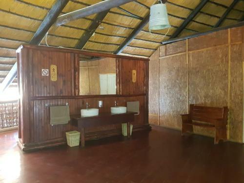 Oshandira Lodge