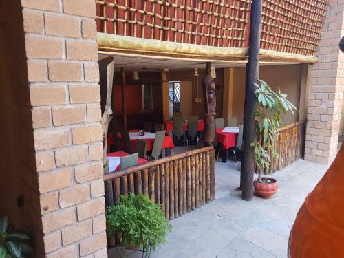 Oshandira Lodge