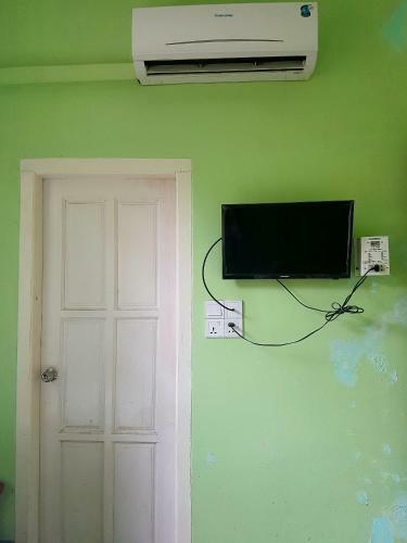 Hostal Myint Mho San Guest House - Burmese Only