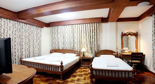 Mr. Charles Hotel