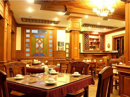 Mr. Charles Hotel