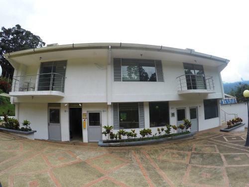 Sky Club Eco Hotel