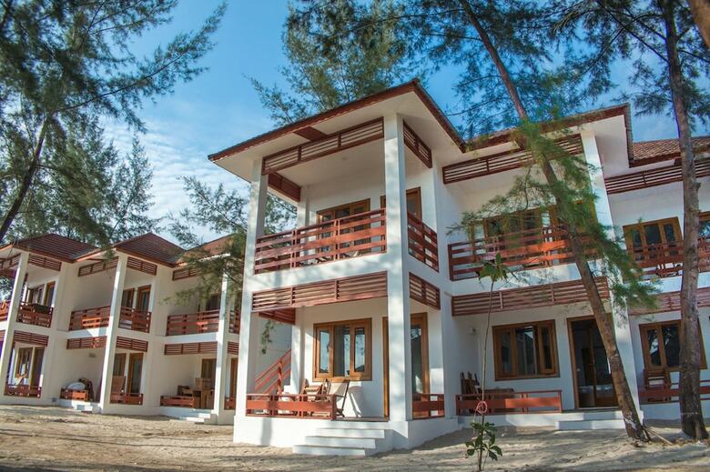 Ngapali Paradise Hotel