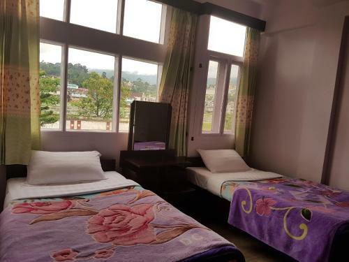 Mogok Motel - Burmese Only
