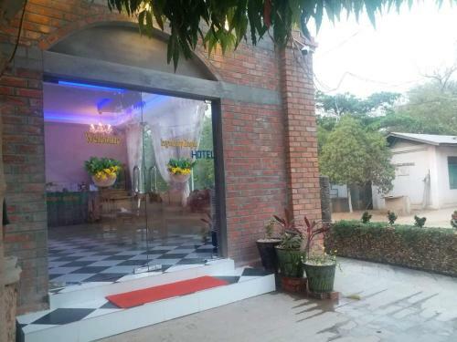 Hostal Legendary Bagan Hotel