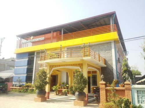 Golden Crown Motel