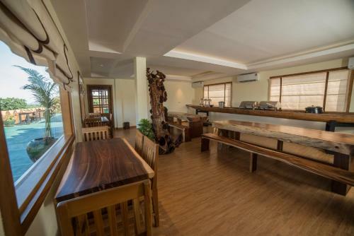 Bagan Vertex Hotel