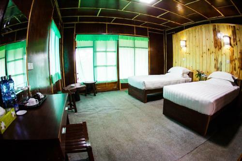 The Floral Breeze Hotel (mt. Victoria)