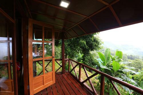 The Floral Breeze Hotel (mt. Victoria)
