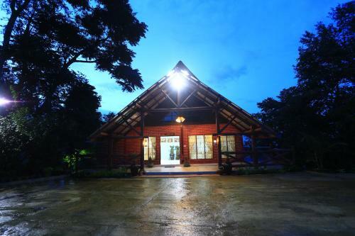 The Floral Breeze Hotel (mt. Victoria)