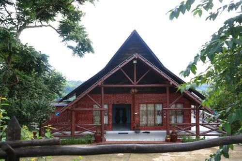 The Floral Breeze Hotel (mt. Victoria)