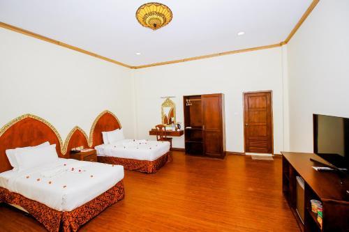 Hotel Royal Emerald River View Resort