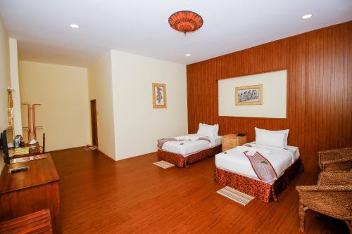 Hotel Royal Emerald River View Resort