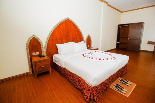 Hotel Royal Emerald River View Resort
