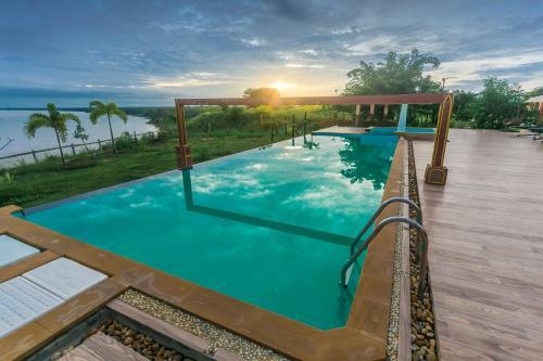 Hotel Royal Emerald River View Resort