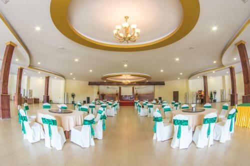 Hotel Royal Emerald River View Resort