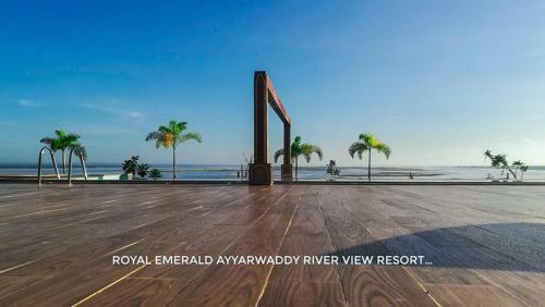Hotel Royal Emerald River View Resort