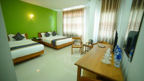 Present Hotel