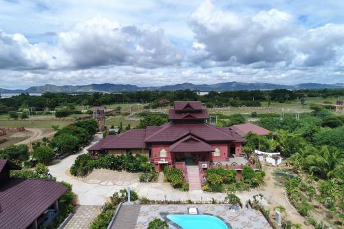 Cherry Bagan Hotel