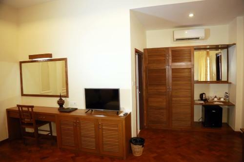 Gracious Bagan Hotel