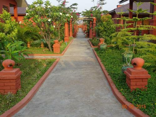 Gracious Bagan Hotel
