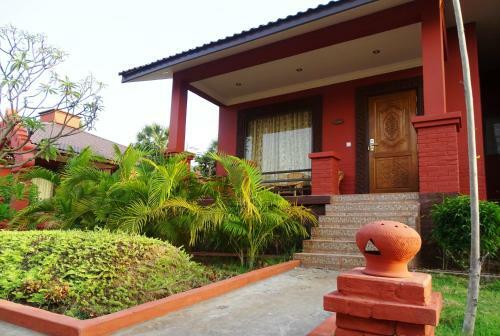 Gracious Bagan Hotel