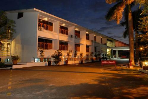Myanmar Life Hotel