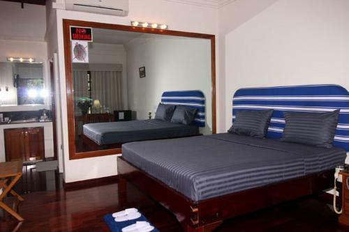 Myanmar Life Hotel
