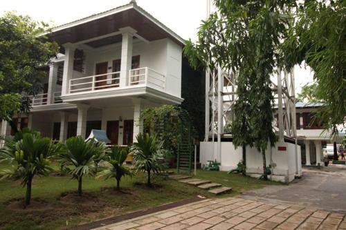 Myanmar Life Hotel