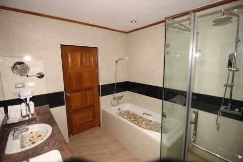 Myanmar Life Hotel