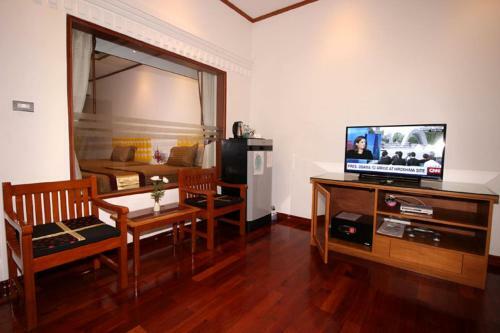 Myanmar Life Hotel