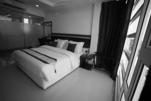 Hostal The White Harp Beach Hotel