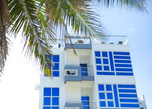 Hostal The White Harp Beach Hotel