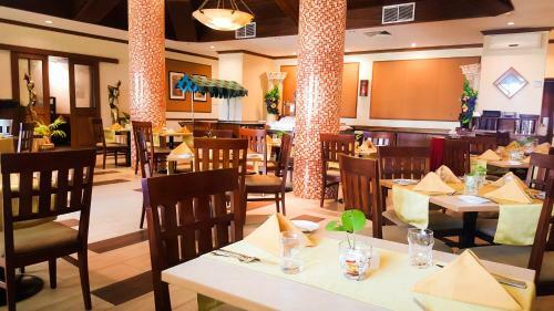 Hulhule Island Hotel