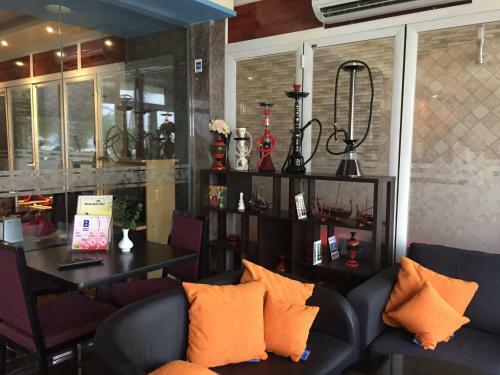Hostal Rivethi Beach Hotel