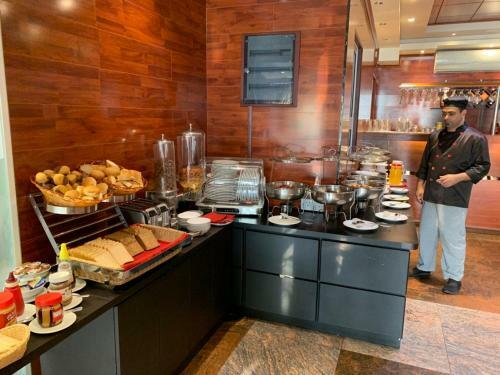 Hostal Rivethi Beach Hotel