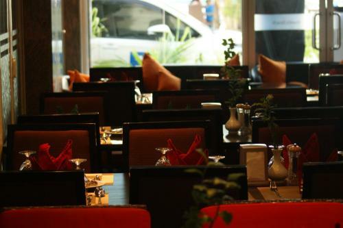 Hostal Rivethi Beach Hotel