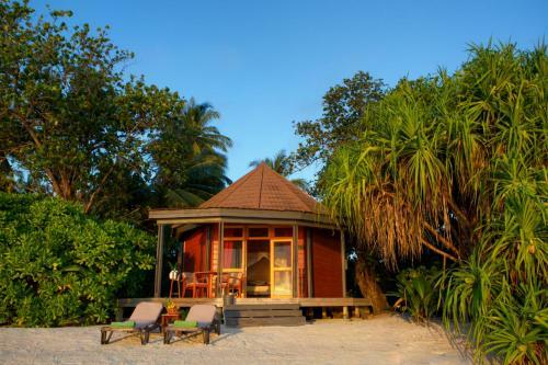 Hotel Komandoo Island Resort & Spa