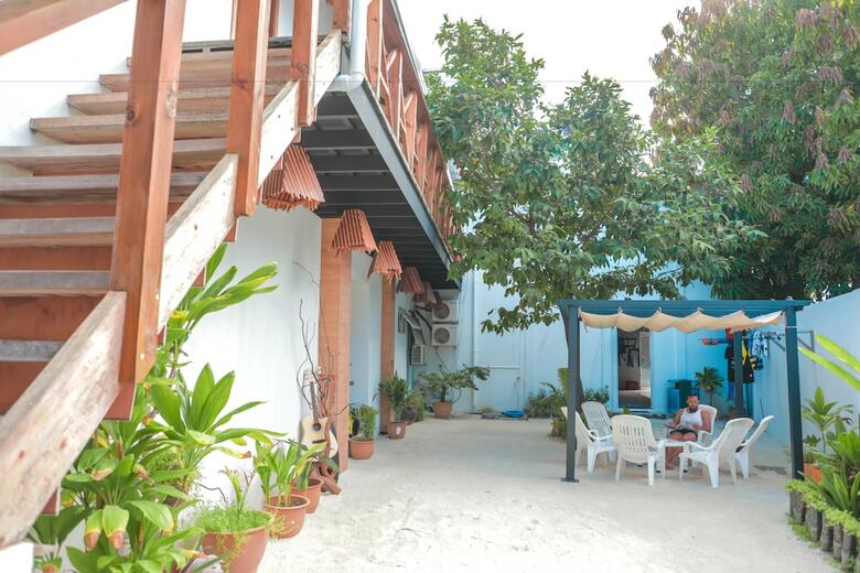Hostal Rasdhoo Dive Lodge