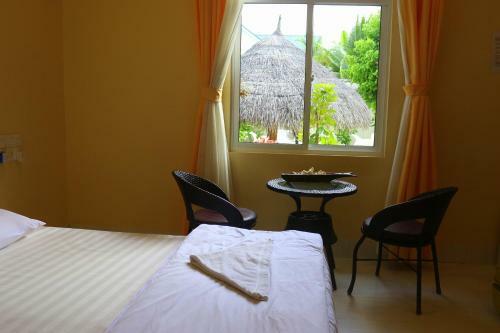 Hostal Ras Beach Inn
