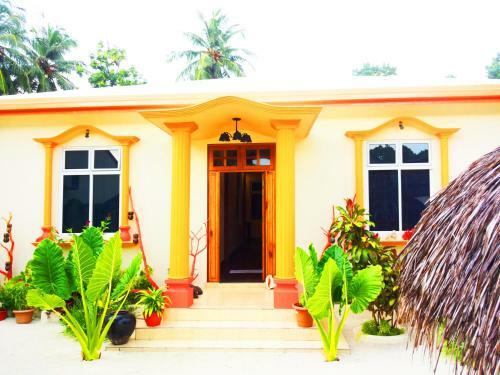 Hostal Ras Beach Inn